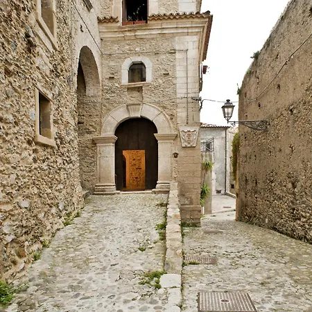 Residenza D'epoca Borgodifiume מלון פיומפרדו ברוציו