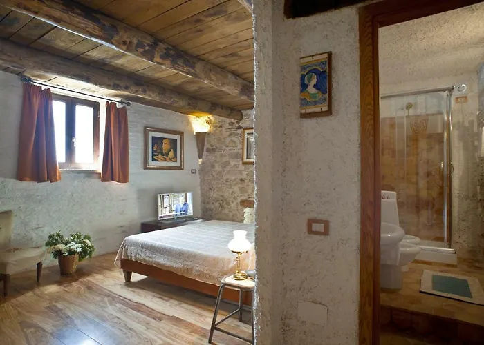 Residenza D'epoca Borgodifiume 3*