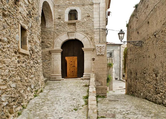 Residenza D'epoca Borgodifiume מלון פיומפרדו ברוציו