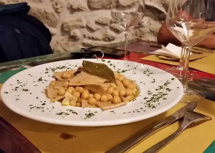 Residenza D'epoca Borgodifiume פיומפרדו ברוציו