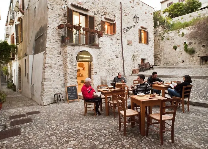 Residenza D'epoca Borgodifiume 菲乌梅夫雷多布鲁齐奥